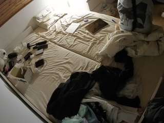 voyeurcam-julmodels-greybed-1 camsoda