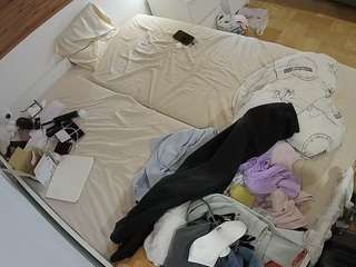 voyeurcam-julmodels-greybed-1 camsoda