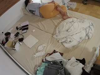 voyeurcam-julmodels-greybed-1 camsoda