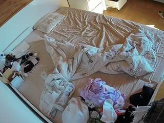 voyeurcam-julmodels-greybed-1 camsoda