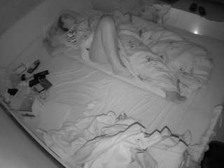 voyeurcam-julmodels-greybed-1 camsoda