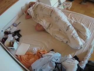 voyeurcam-julmodels-greybed-1 camsoda