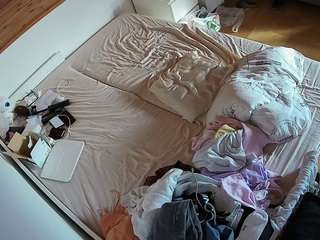 voyeurcam-julmodels-greybed-1 camsoda
