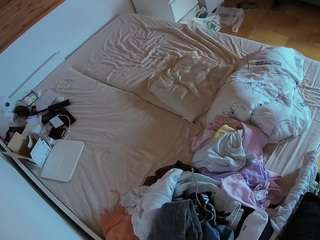 voyeurcam-julmodels-greybed-1 camsoda