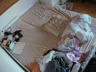 voyeurcam-julmodels-greybed-1 camsoda