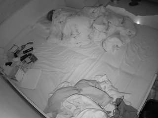 voyeurcam-julmodels-greybed-1 camsoda