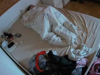 voyeurcam-julmodels-greybed-1 webcam model