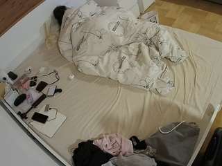 voyeurcam-julmodels-greybed-1 Live Webcam on CamSoda