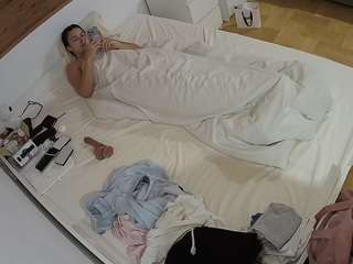 voyeurcam-julmodels-greybed-1 webcam