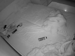 voyeurcam-julmodels-greybed-1's CamSoda show and profile