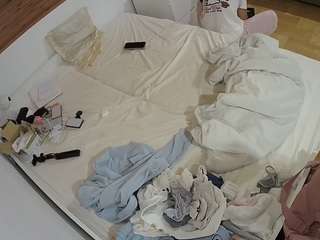 voyeurcam-julmodels-greybed-1