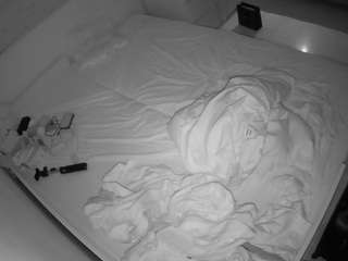 voyeurcam-julmodels-greybed-1's CamSoda show and profile