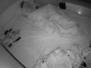 voyeurcam-julmodels-greybed-1's CamSoda show and profile