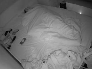 voyeurcam-julmodels-greybed-1's CamSoda show and profile