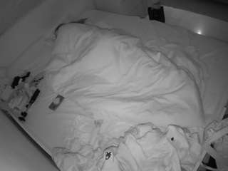 voyeurcam-julmodels-greybed-1 camsoda