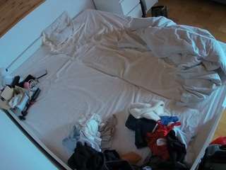 voyeurcam-julmodels-greybed-1's CamSoda show and profile