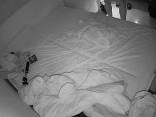 voyeurcam-julmodels-greybed-1