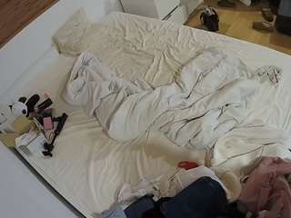 voyeurcam-julmodels-greybed-1