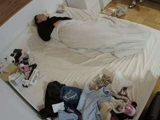 voyeurcam-julmodels-greybed-1