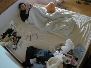 voyeurcam-julmodels-greybed-1