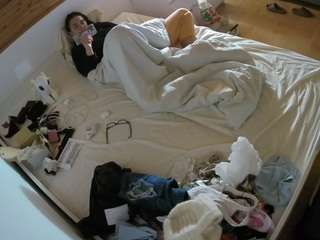 voyeurcam-julmodels-greybed-1