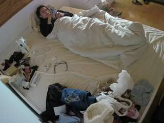 voyeurcam-julmodels-greybed-1