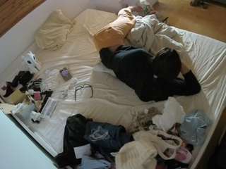 voyeurcam-julmodels-greybed-1