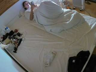 voyeurcam-julmodels-greybed-1