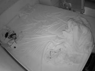 voyeurcam-julmodels-greybed-1