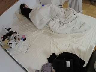 voyeurcam-julmodels-greybed-1