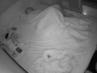voyeurcam-julmodels-greybed-1