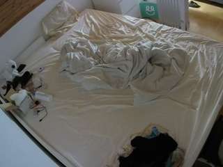 voyeurcam-julmodels-greybed-1 camsoda