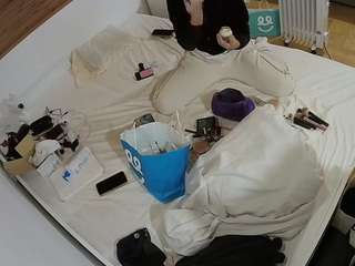 voyeurcam-julmodels-greybed-1