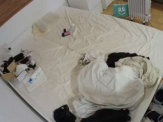 voyeurcam-julmodels-greybed-1