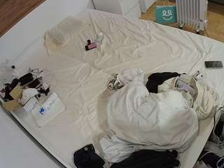 voyeurcam-julmodels-greybed-1