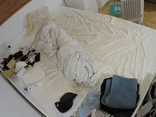 voyeurcam-julmodels-greybed-1