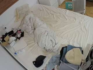 voyeurcam-julmodels-greybed-1