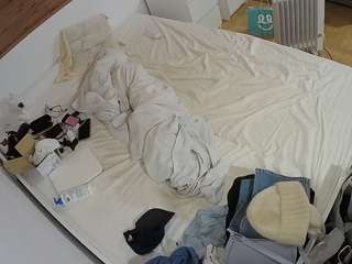 voyeurcam-julmodels-greybed-1