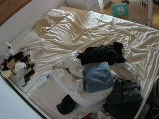 voyeurcam-julmodels-greybed-1 camsoda