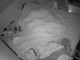 voyeurcam-julmodels-greybed-1