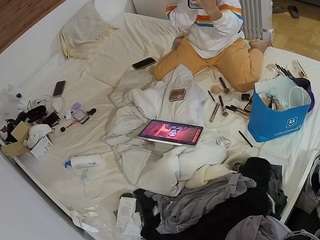 voyeurcam-julmodels-greybed-1