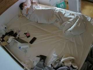 voyeurcam-julmodels-greybed-1