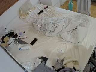 voyeurcam-julmodels-greybed-1