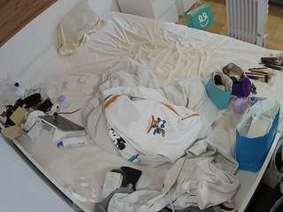 voyeurcam-julmodels-greybed-1