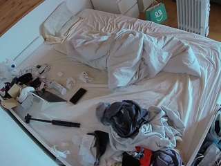 voyeurcam-julmodels-greybed-1 webcam model
