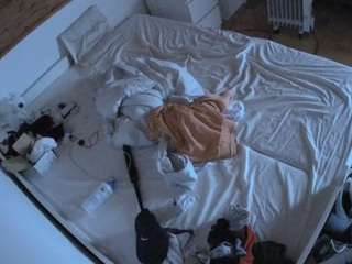 voyeurcam-julmodels-greybed-1