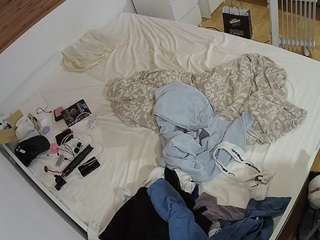 voyeurcam-julmodels-greybed-1 webcam