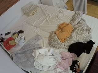 voyeurcam-julmodels-greybed-1