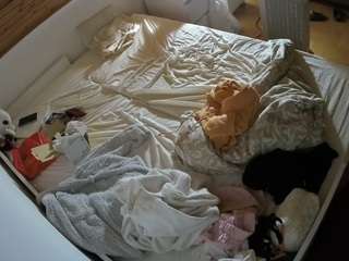 voyeurcam-julmodels-greybed-1 webcam