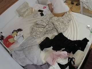 voyeurcam-julmodels-greybed-1 webcam